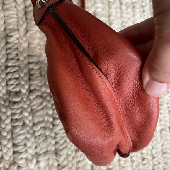 B Makowsky Crossbody Bag burnt orange flap - Picture 6 of 11